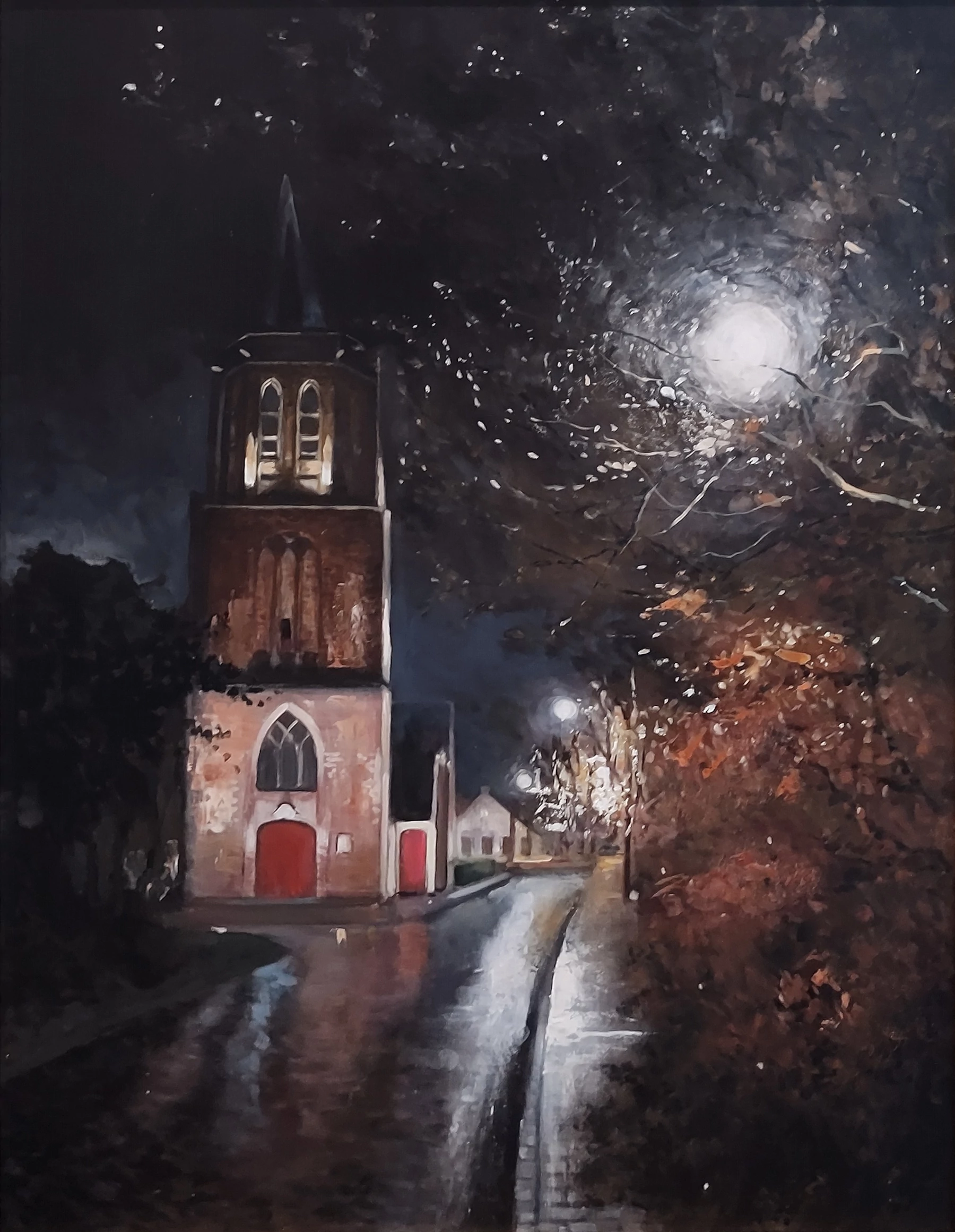 Gezicht op de Johannes kerk bij regenachtige avond te Laren